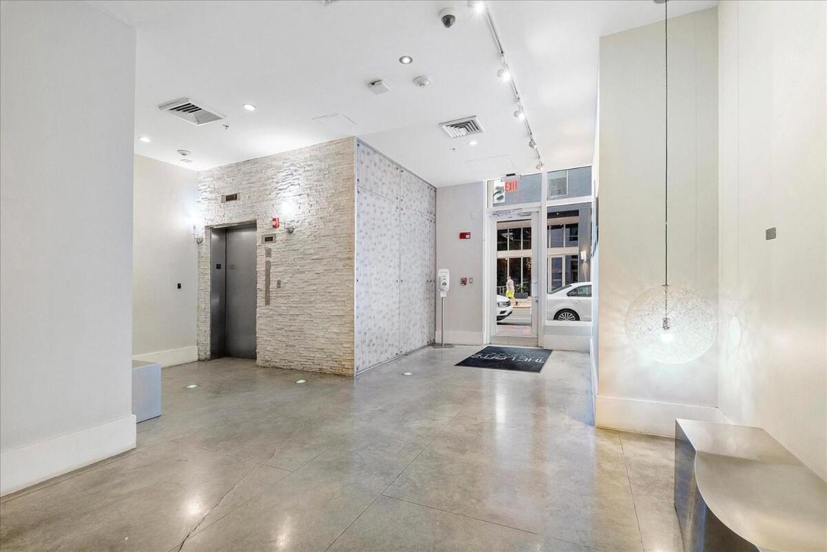 Lux Penthouse Loft - Free Parking - Bay Views *