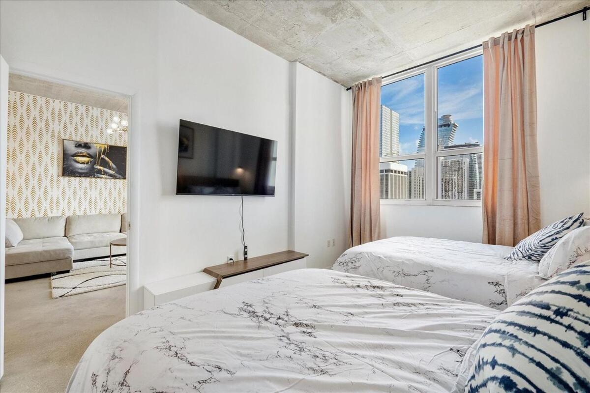 Lux Penthouse Loft - Free Parking - Bay Views Apartment