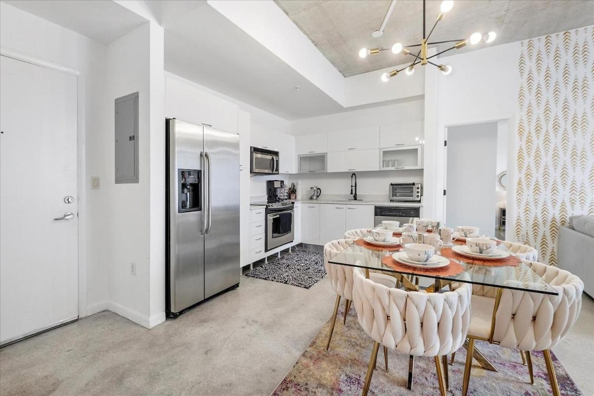 Lux Penthouse Loft - Free Parking - Bay Views Apartment *