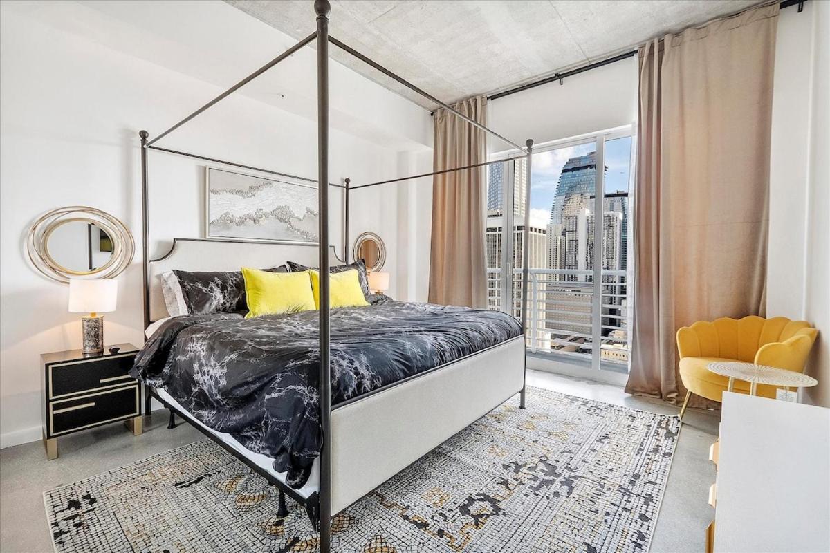 Lux Penthouse Loft - Free Parking - Bay Views Apartment