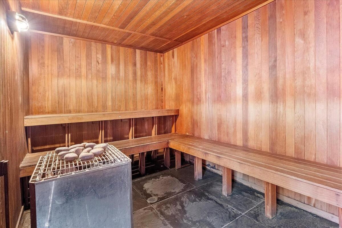 Lux Penthouse Loft - Free Parking - Bay Views *