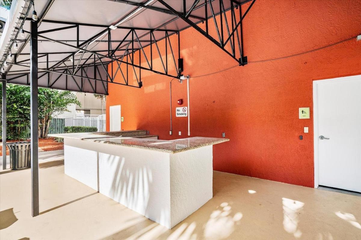 Lux Penthouse Loft - Free Parking - Bay Views Apartment *