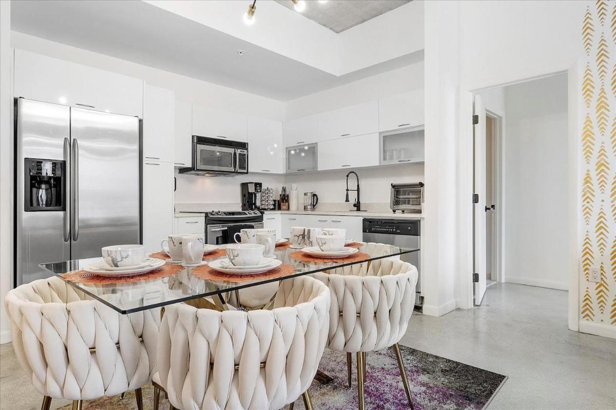 Lux Penthouse Loft - Free Parking - Bay Views Apartment *