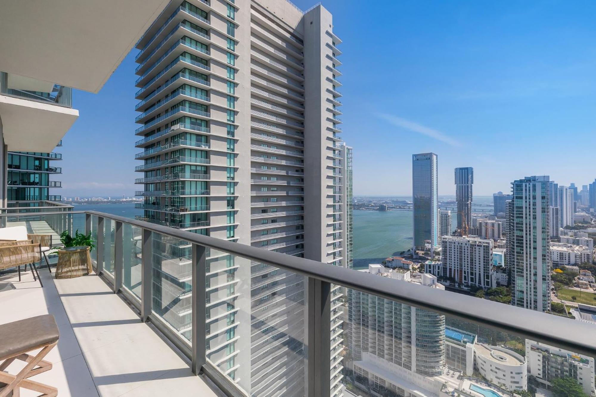 Unique High-rise In Holiday home