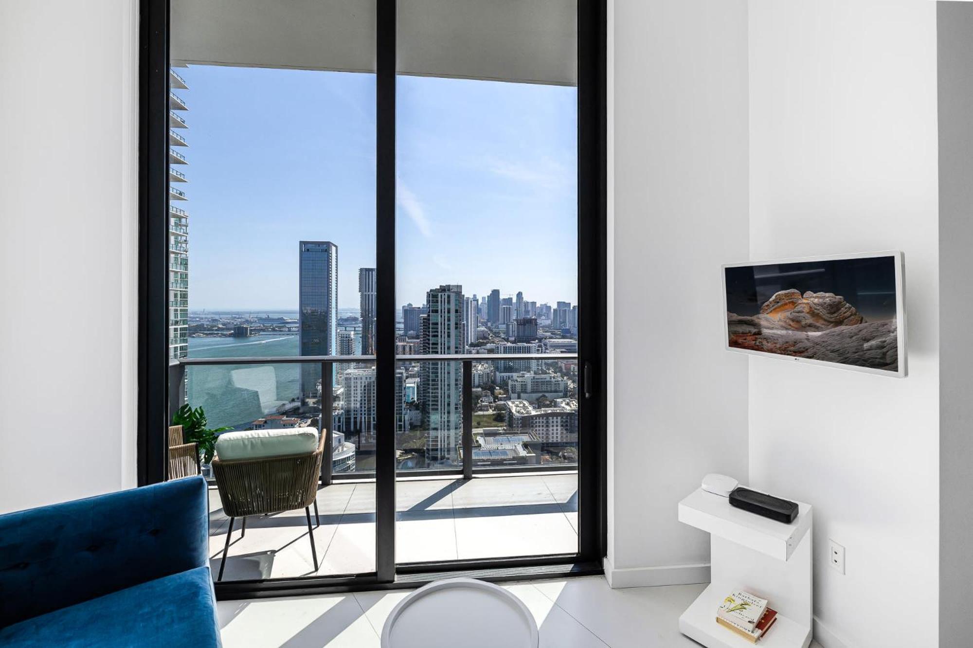 Unique High-rise In Miami
