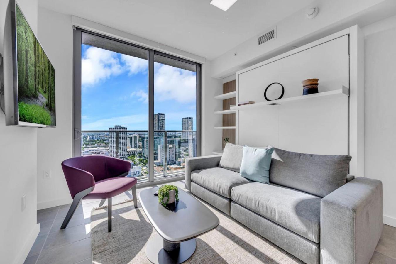 Stylish And Den Across From Bayside *