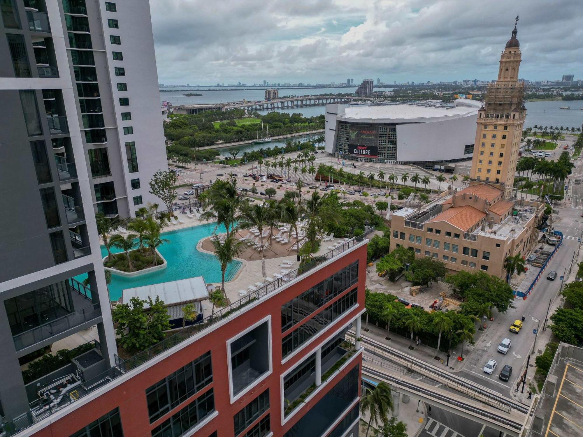 Casa de férias Rumrunner Downtown Pool Gym Full Service Tower *