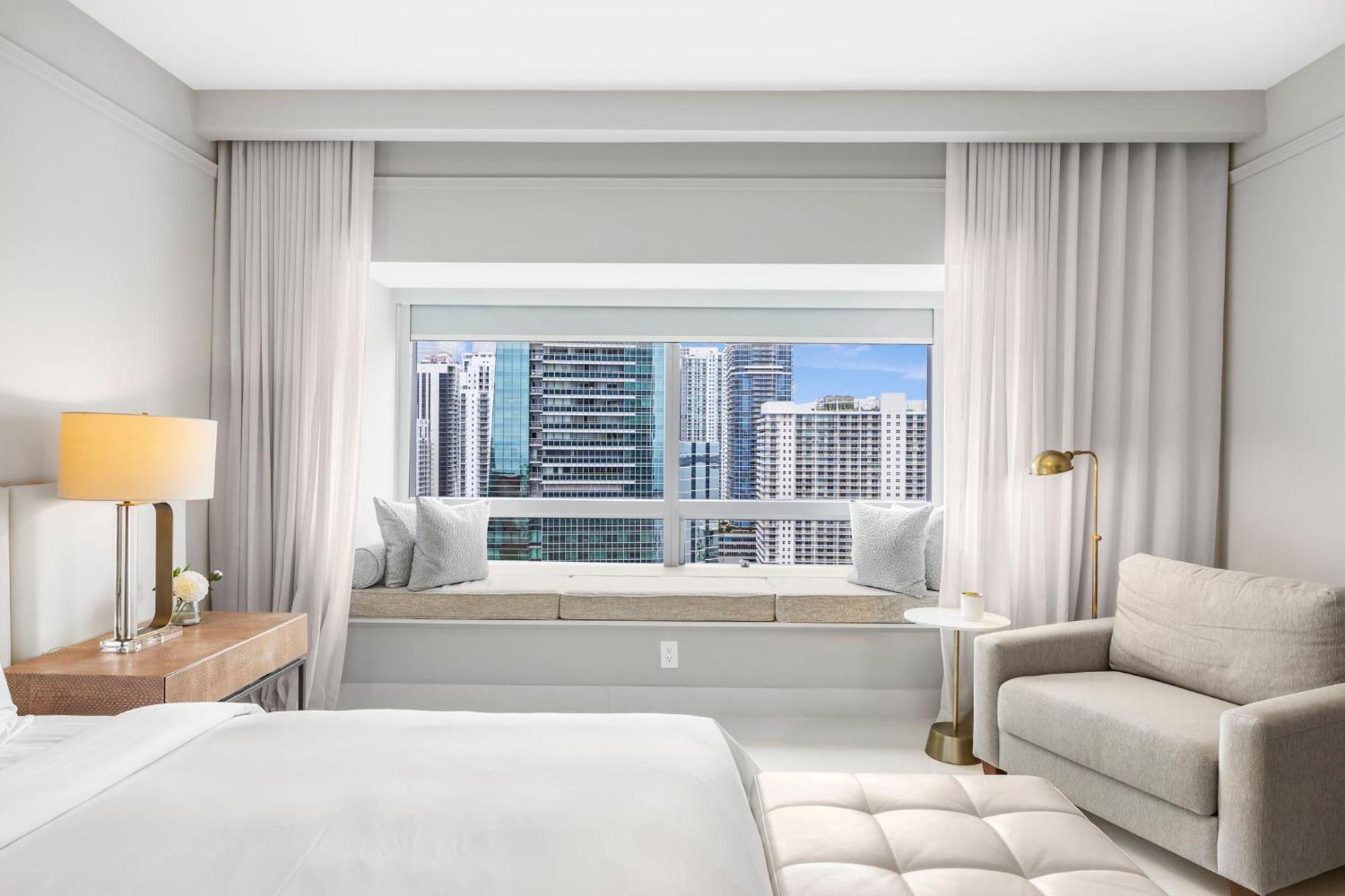 Apartment At 34th Floor! W Views From The Heights 4s *