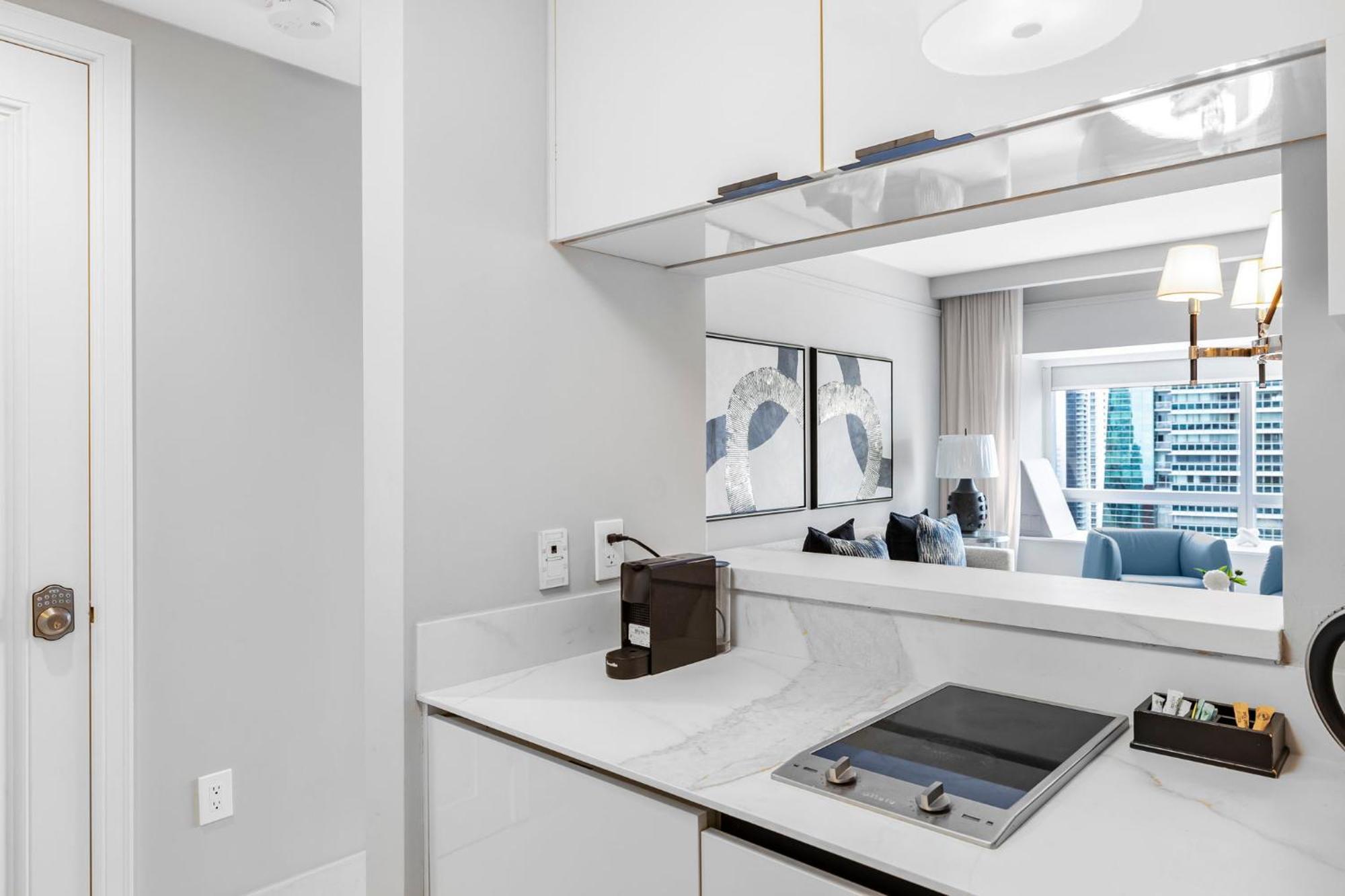 Apartment At 34th Floor! W Views From The Heights 4s