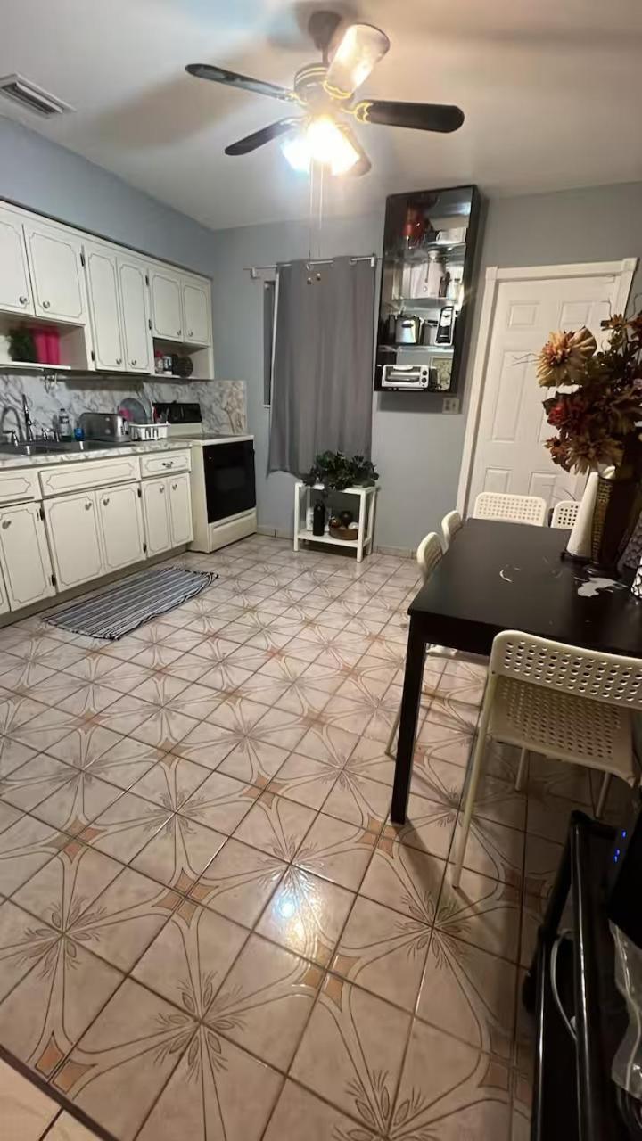 Homestay Serene - Private In Shared Miami