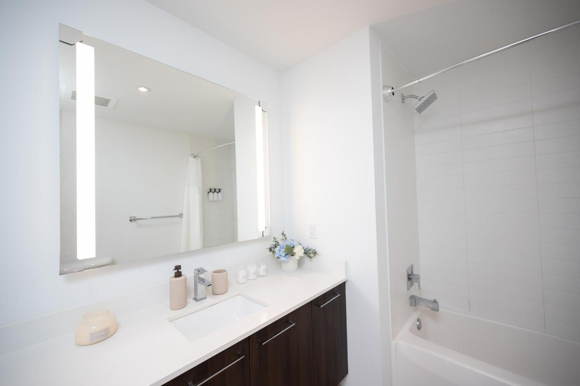 Luxury Brickell Area Jacuzzi Gym 2 Pools Apartment