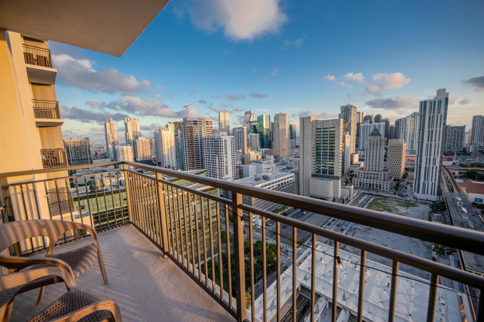 Luxury Brickell Area Jacuzzi Gym 2 Pools Apartment *