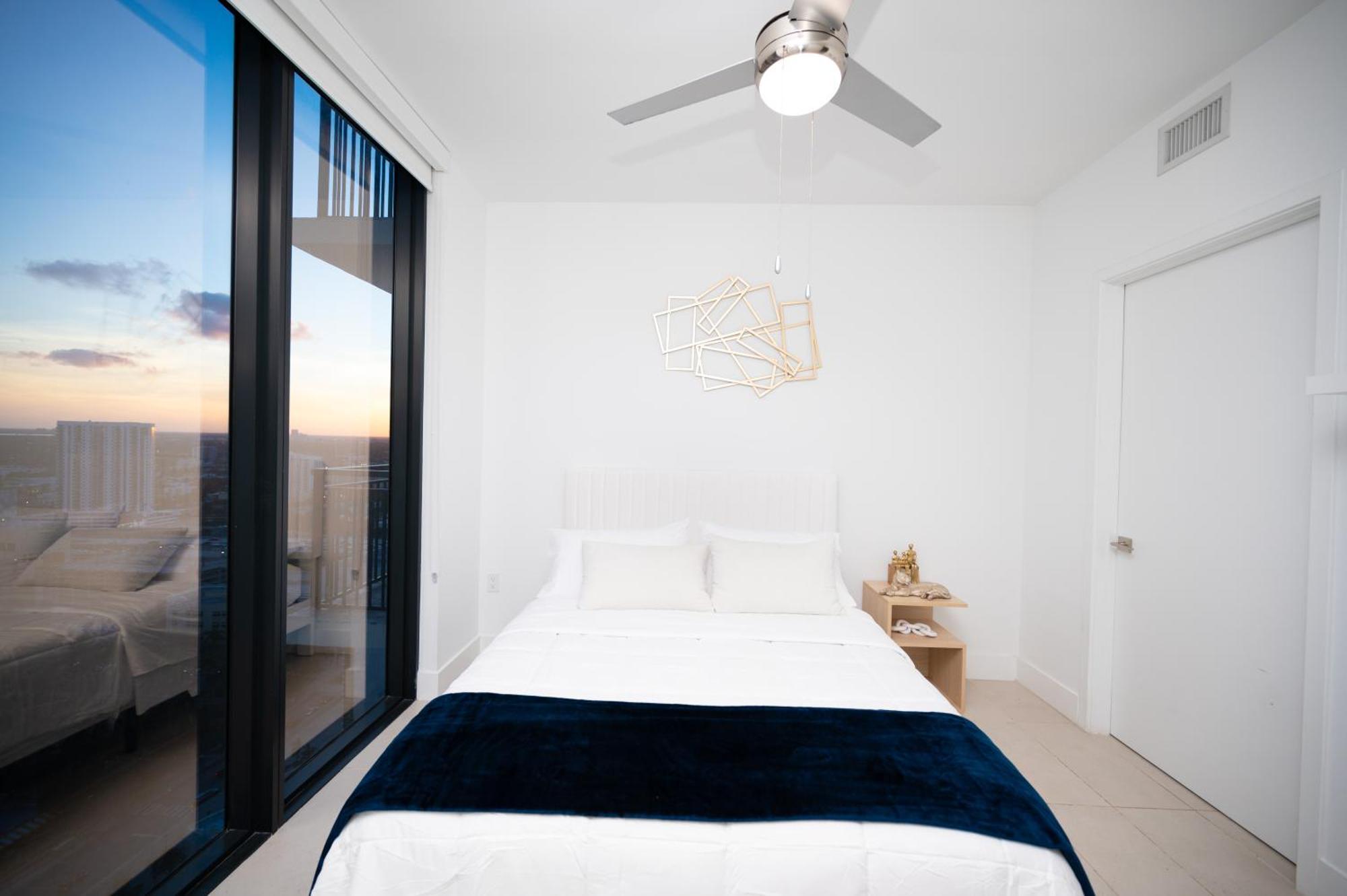 Luxury Brickell Area Jacuzzi Gym 2 Pools Apartment *