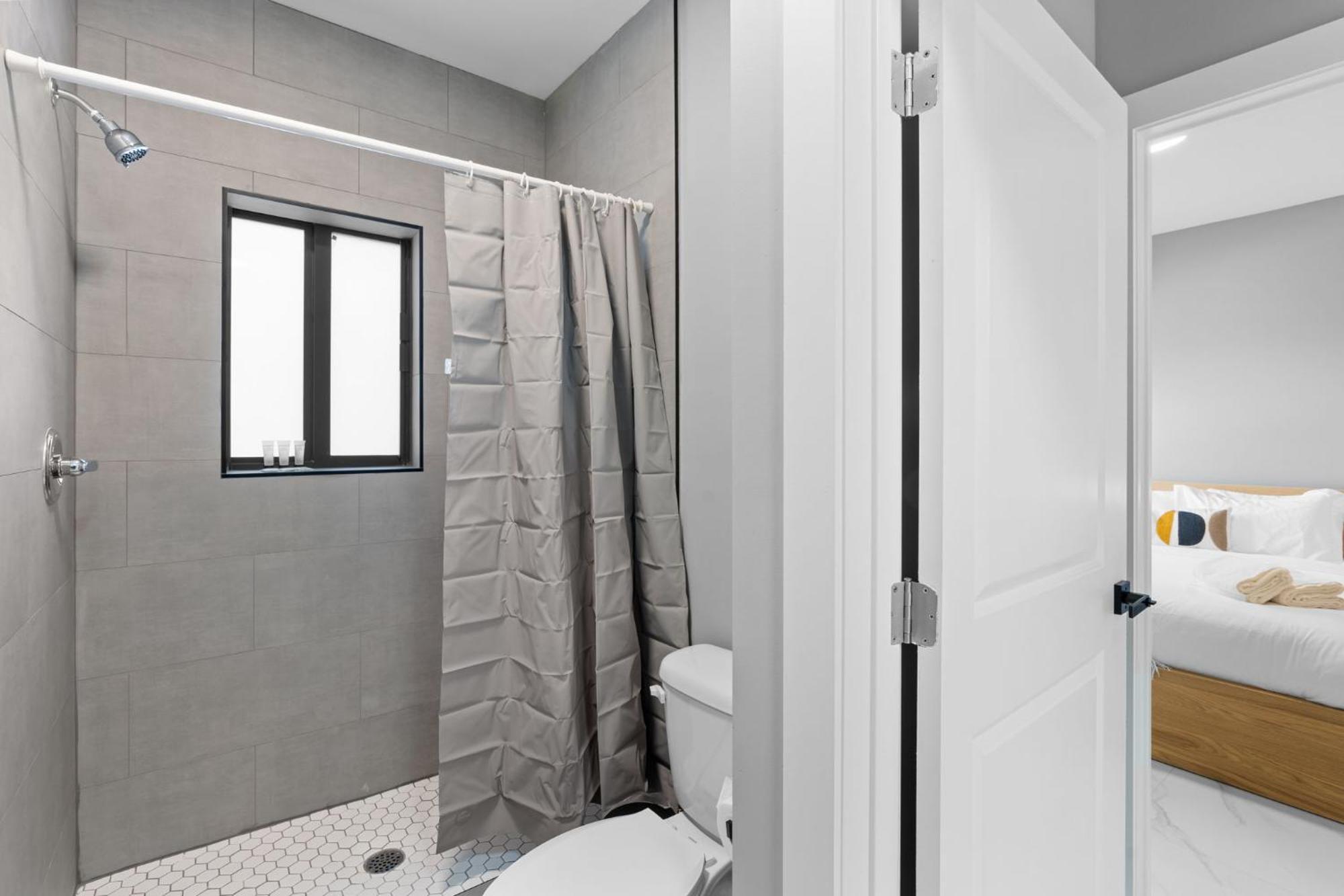 Spacious W Parking Free Apartamento