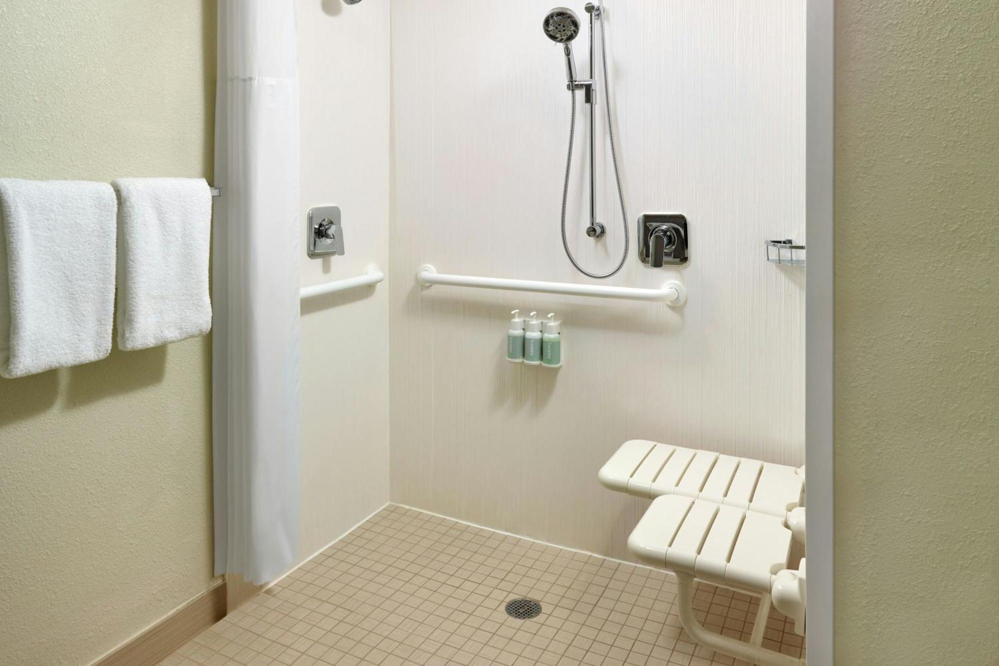 Hotel Courtyard Airport West Doral 3*