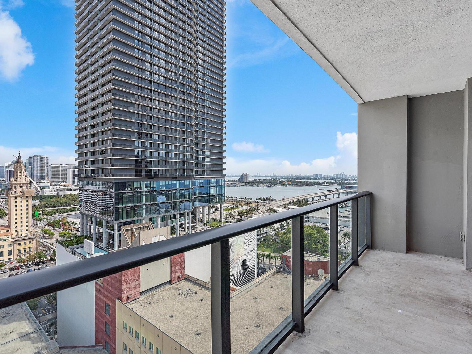 New! X Lounge V - High-rise With Rooftop Pool In Downtown Aparthotel *