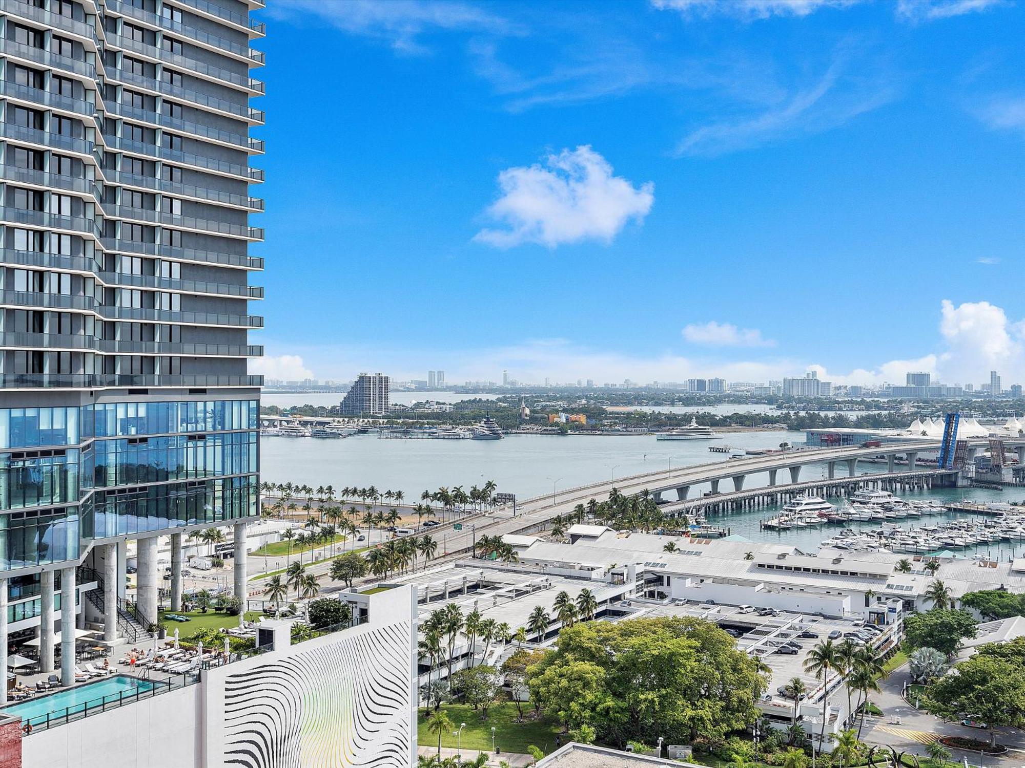 New! X Lounge V - High-rise With Rooftop Pool In Downtown