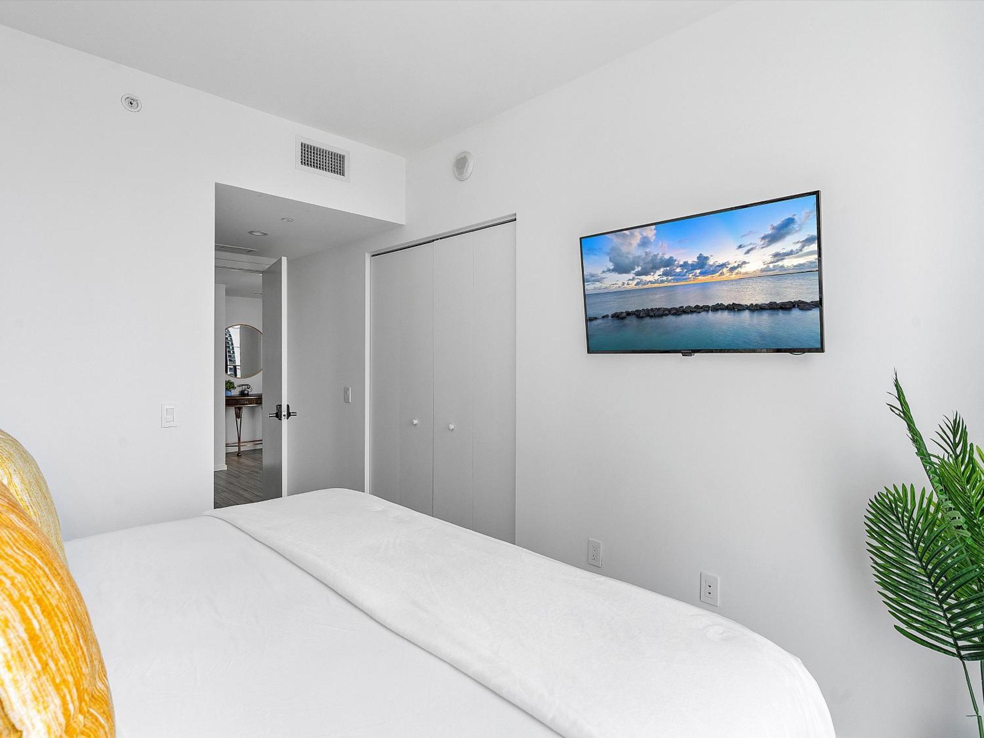 New! X Lounge V - High-rise With Rooftop Pool In Downtown Aparthotel *