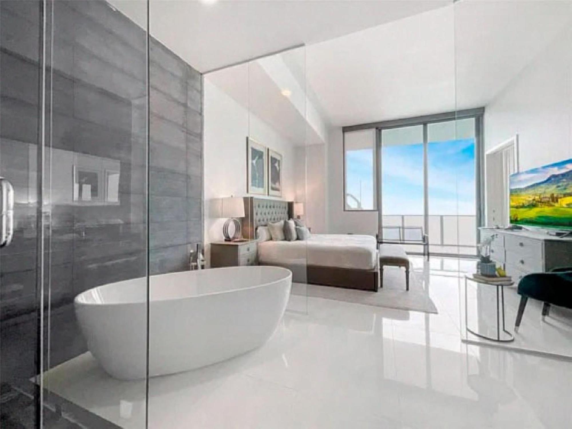 Penthouse With Bay Views In