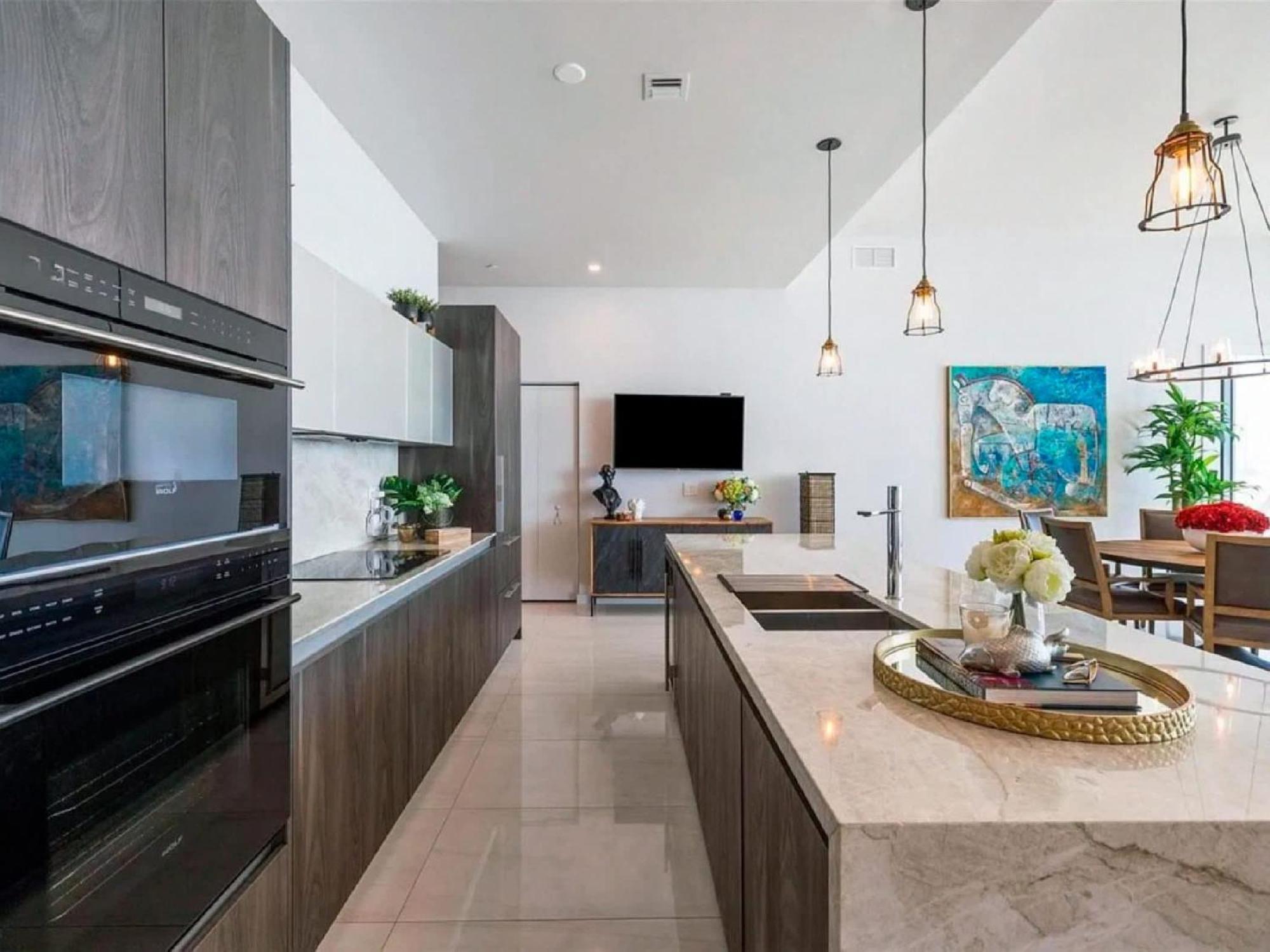 Apartment Penthouse With Bay Views In *