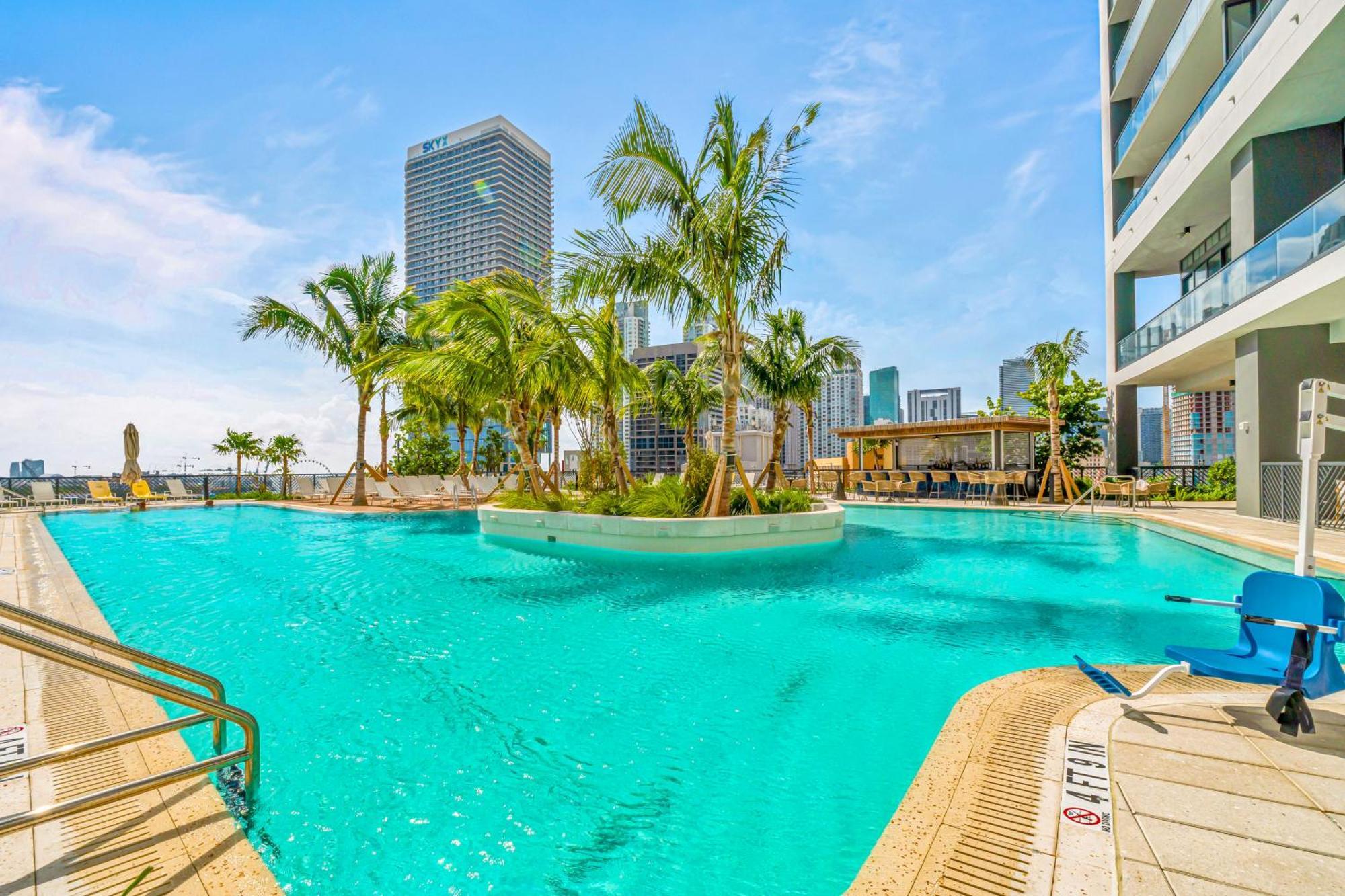 Ultimate Elegance With Panoramic Views Apartamento