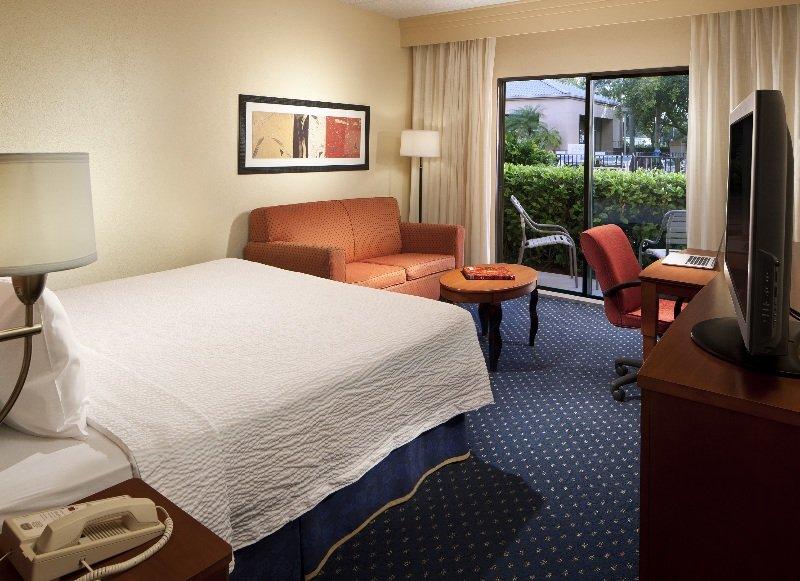 Hotel Courtyard Airport West Doral 3*