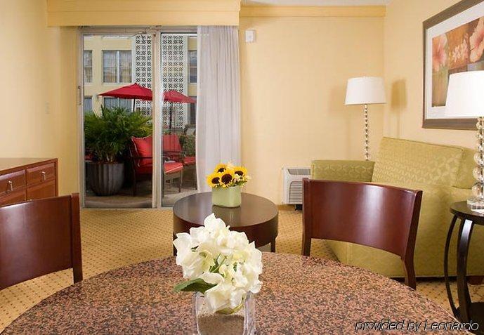 Hotel Courtyard Coral Gables 3*