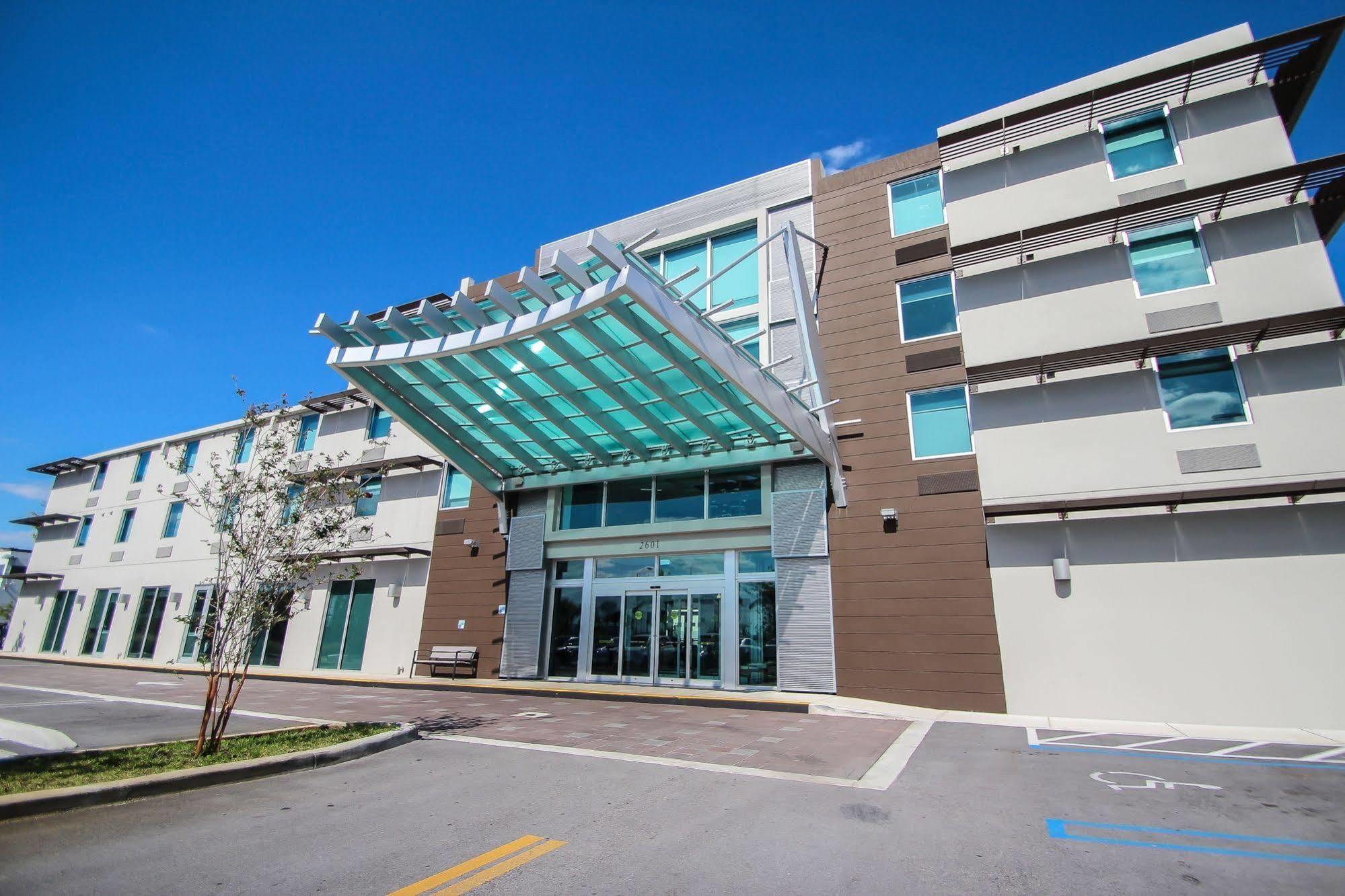 Hotel Express & Airport East By Ihg Miami