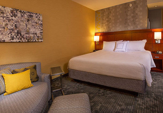 Courtyard Airport West Doral 3*