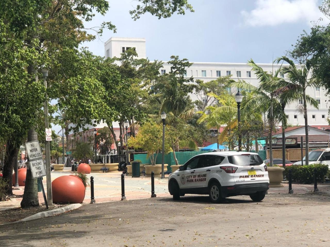 Zbunkz - Little Havana Guest house