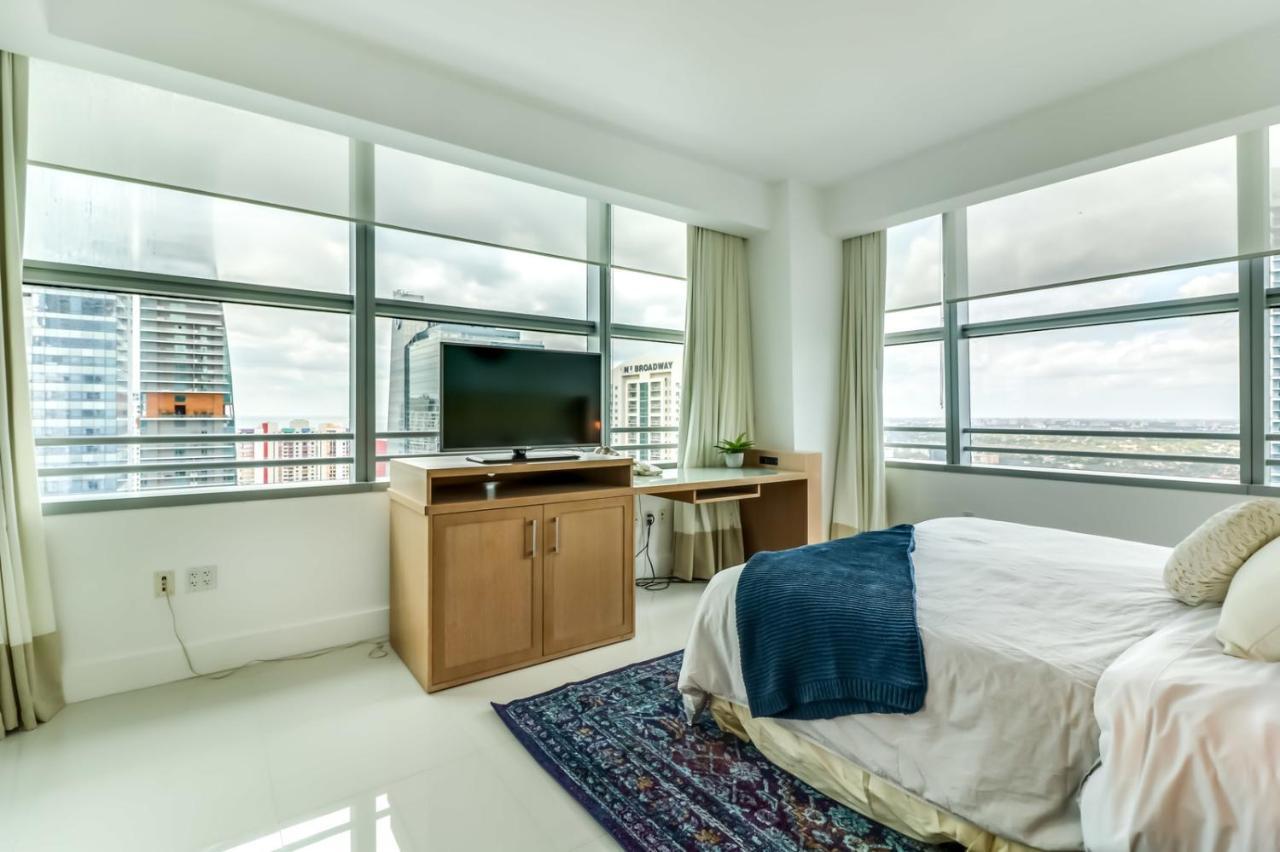 Luxury 3 Bedroom Full Service *