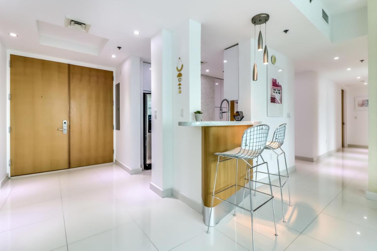 Luxury 3 Bedroom Full Service * Miami