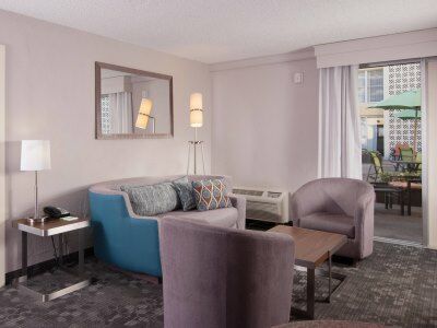 Courtyard Coral Gables 3*
