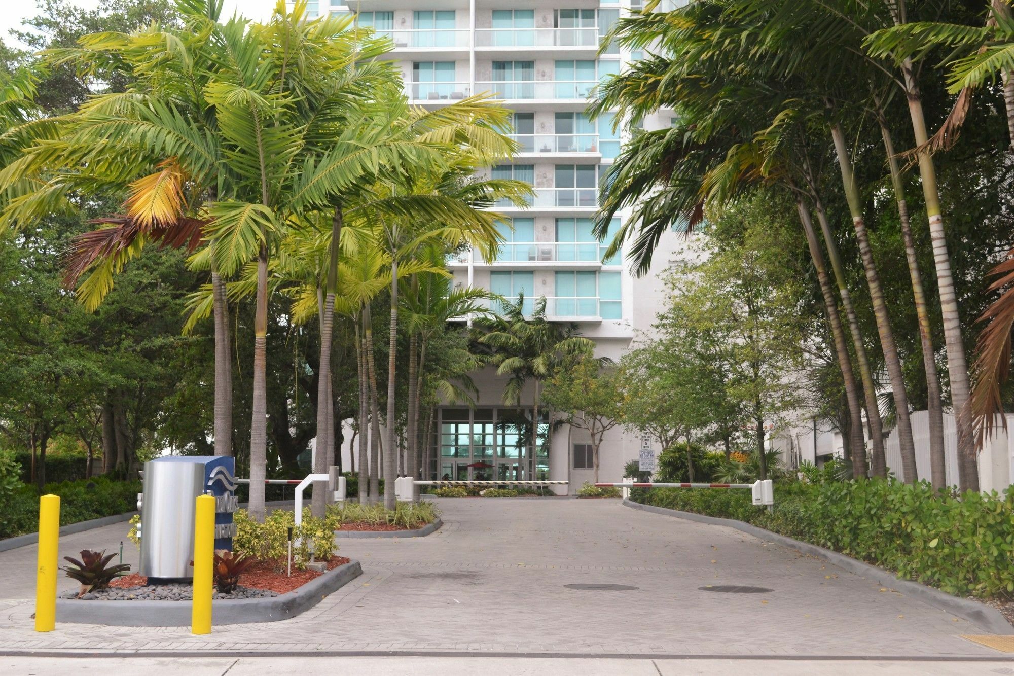 Oaks On The River Boutique Residences Miami
