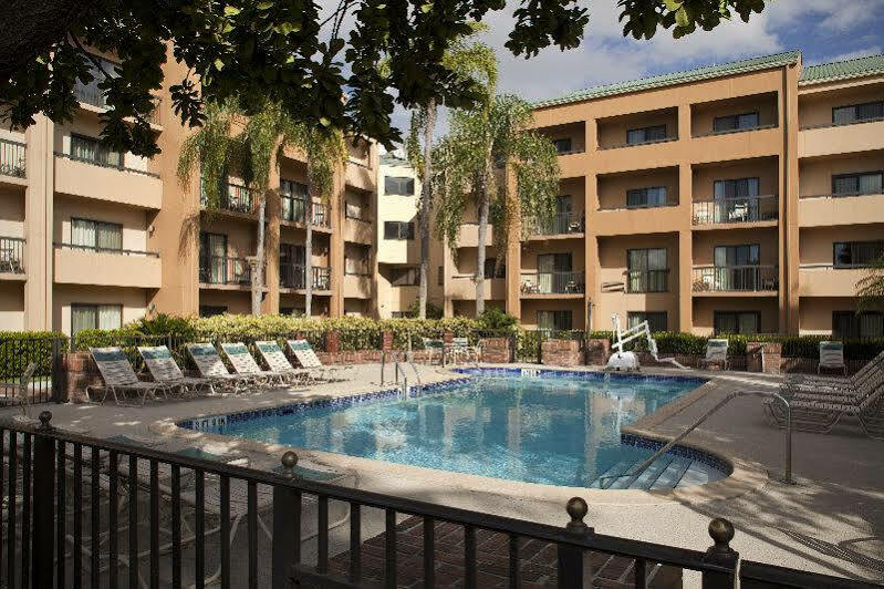 Courtyard Airport West Doral Hotel