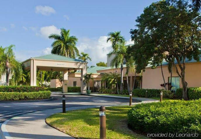 Hotel Courtyard Airport West Doral 3*
