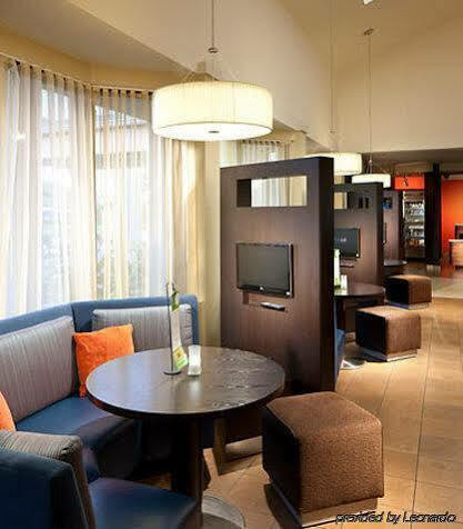 Courtyard Airport West Doral Hotel 3*