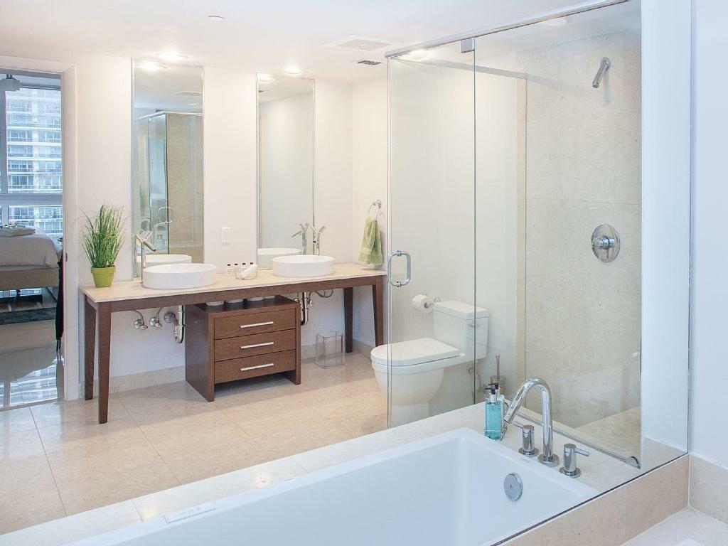 Luxury Waterfront In The Urban Oasis At Icon-brickell Free *