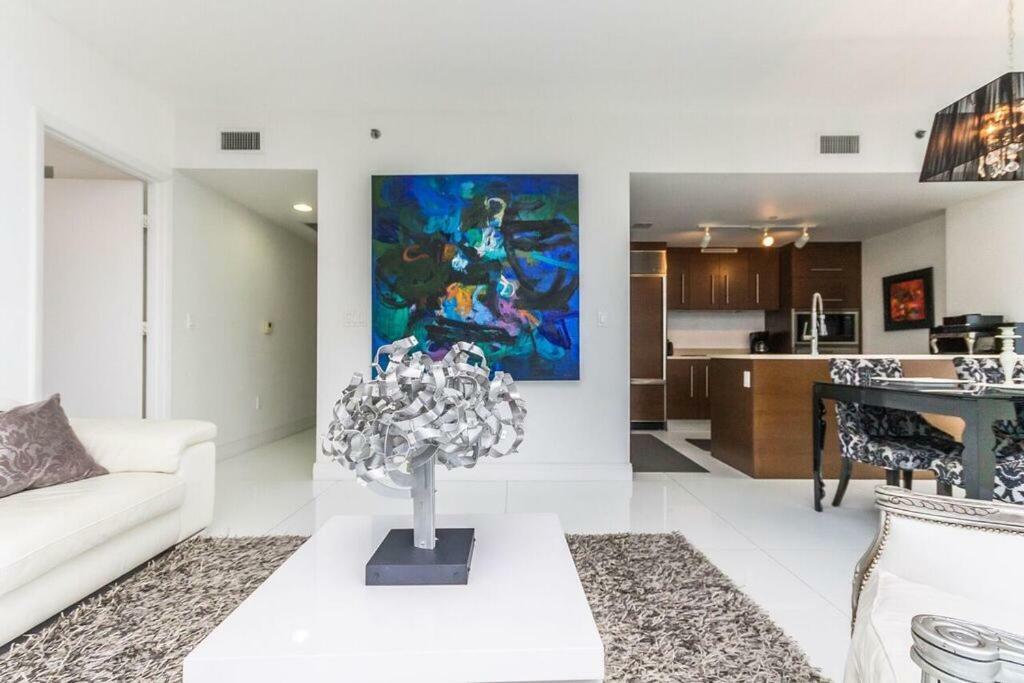 Luxury Waterfront In The Urban Oasis At Icon-brickell Free *