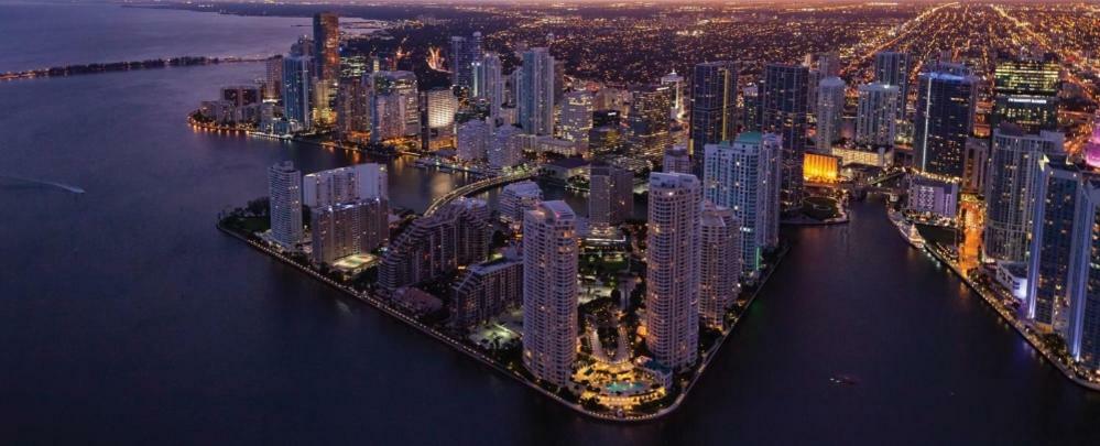 Luxury Waterfront In The Urban Oasis At Icon-brickell Free Apartment Miami