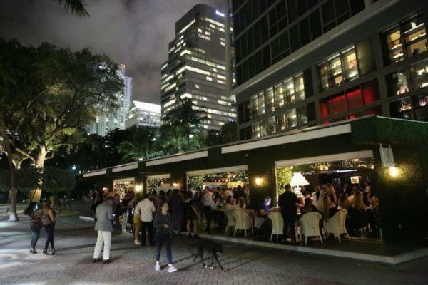 Luxury Waterfront In The Urban Oasis At Icon-brickell Free Miami