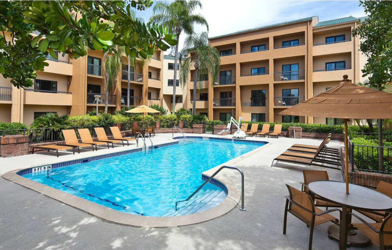 Courtyard Airport West Doral Hotel 3*
