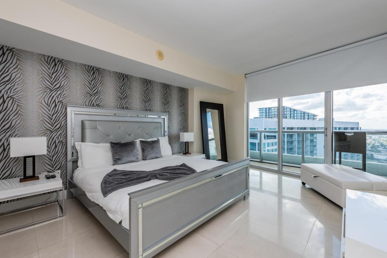 Business Lux Icon Tower Apartment