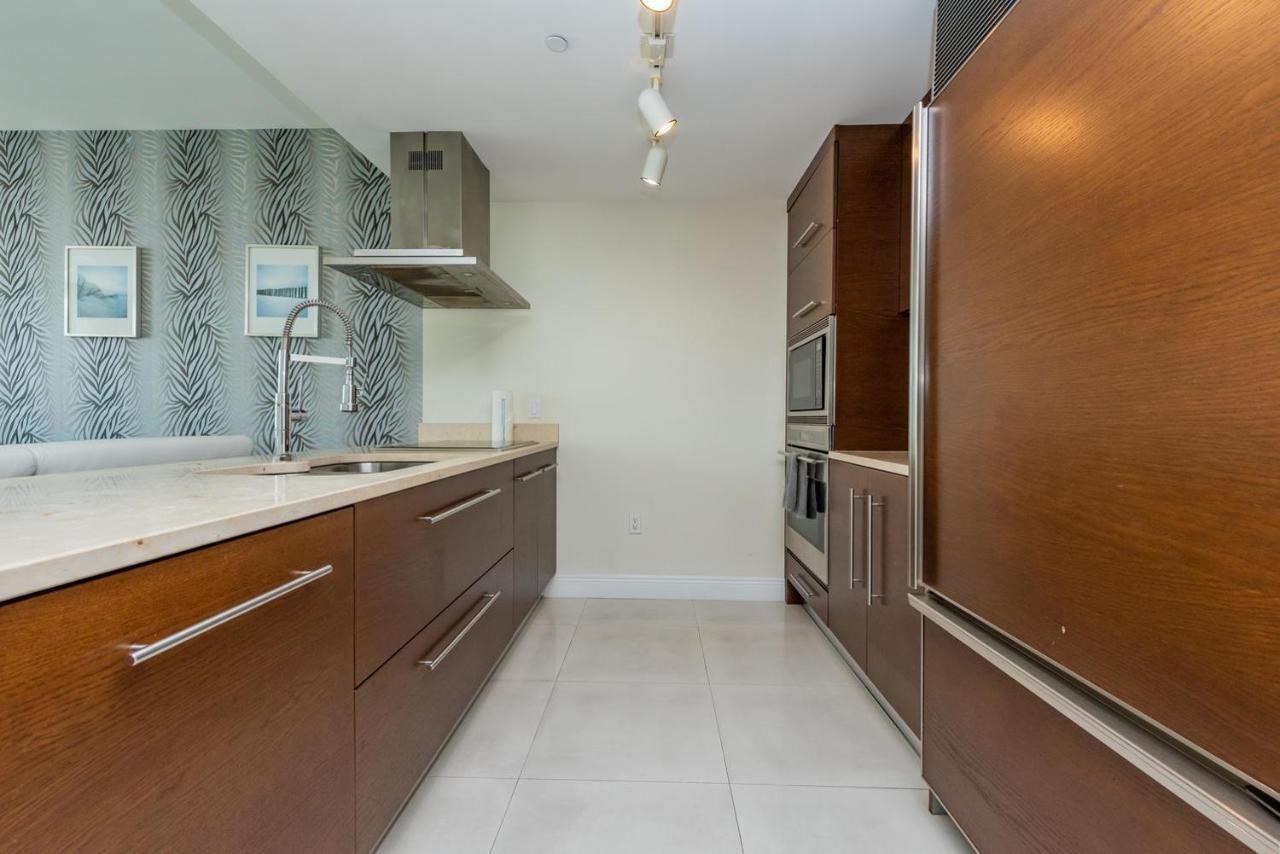 Business Lux Icon Tower Apartment *