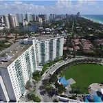 Miami Sunny Isles Ocean Reserve 704