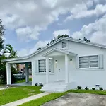 Modern Home, Excellent Location Miami