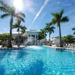 Modern Private Studio - King Bed, Jacuzzi, Balcony And Pool