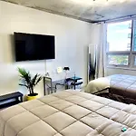 Spacious 2Bd 2Bth At Midblock