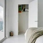 Chic Penthouse: 3Br X Pool X Gym X 2 Parking Spots