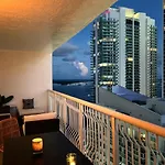 Miami Best Location - Boho Brickell-Spectacular Views-Walk, Wi-Fi, Water
